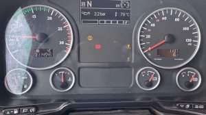 Давление Ман TGX 18.440 при рабочей температуре, на холостых оборотах.