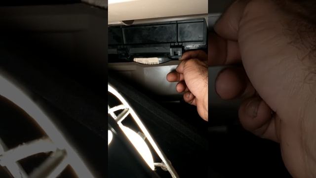 2006 NISSAN MAXIMA, CAMBIO DE FILTRO DE  CABINA смотреть онлайн