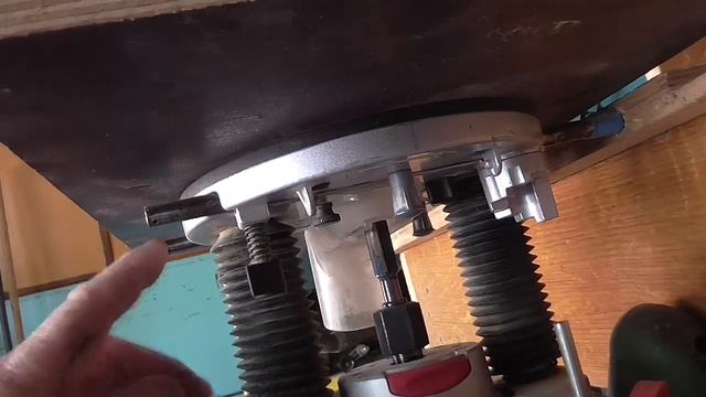 Быстросъемное крепление ручного фрезера к столу: -- плюсы и минусы. смотреть онлайн