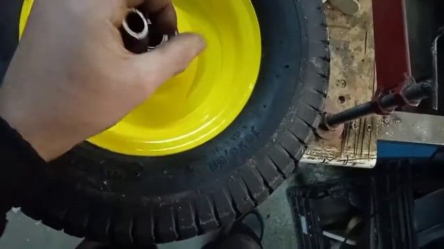 Усиленное колесо на строительную тачку , или , как совместить не совместимое...
