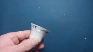 Аккумуляторная лампа - фонарь своими руками/Переделка LED лампы в фонарик.