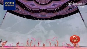 Эффектный танцевальный номер в исполнении китайских гимнастов