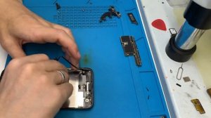 iPhone X не включается