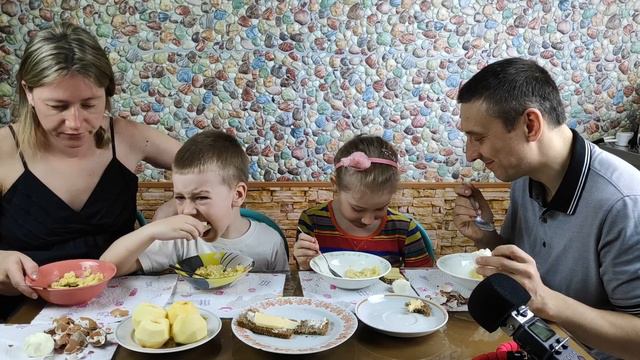 МУКБАНГ СЕМЕЙНЫЙ ЗАВТРАК  MUKBANG RUSSIAN FAMILY BREAKFAST breakfast StepFamily mukbang
