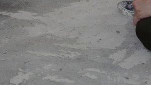 Как просто  убрать неизвестный клей для паркета со  стяжки .