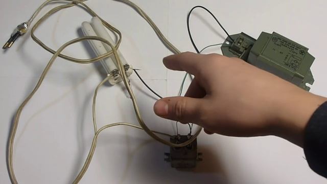 Запуск люминесцентной лампы от 220 Вольт. смотреть онлайн