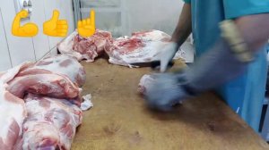 Разделка и обвалка свиных полутуш.