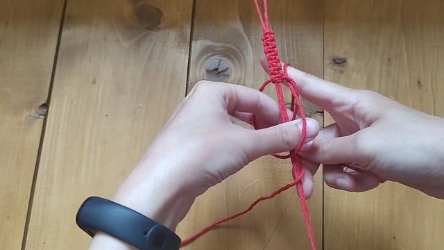 ПРОСТОЙ БРАСЛЕТ ИЗ НИТОК