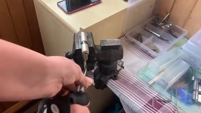 Флипер. Как работает флипер и для чего он нужен. Вскрытие замка отмычками.