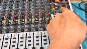 Mixer bãi Behringer xenyx x2222usb điện autovol có tap delay