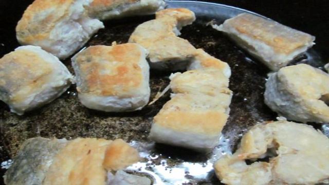Тушенная рыба в томатном соусе с каперсами