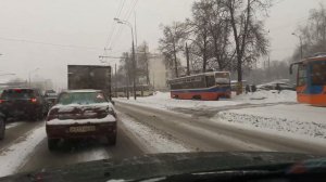 Трамвай сошел с рельс и врезался в столб на ш. Энтузиастов