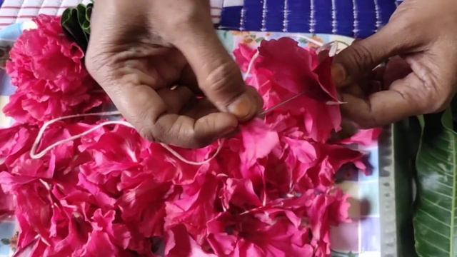 #GARLAND MAKING WITH MANGO LEAVES AND HIBISCUS PETALS# смотреть онлайн