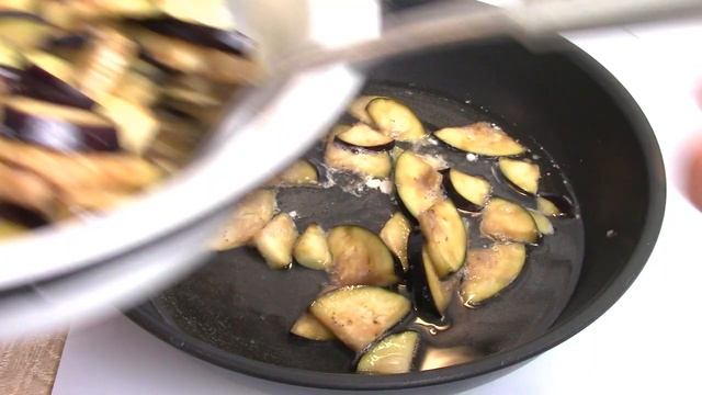 САЛАТ С БАКЛАЖАНАМИ! ТАКОЙ САЛАТ ГОТОВЛЮ ВСЕ ЛЕТО) ВОТ ЧТО НУЖНО ДЕЛАТЬ С БАКАЛАЖАНАМИ