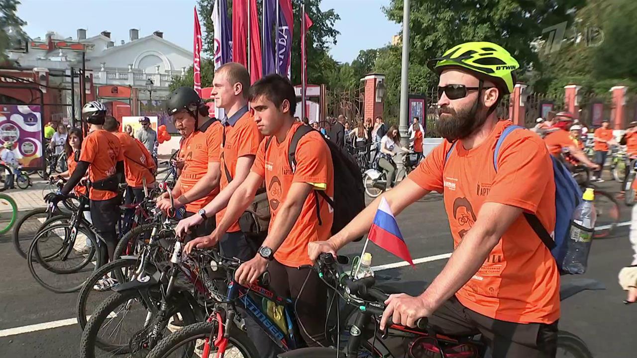 В Москве состоялся благотворительный велозаезд в поддержку ветеранов сцены