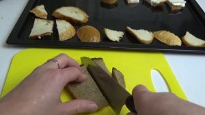 ПОЧЕМУ НЕЛЬЗЯ ВЫКИДЫВАТЬ ХЛЕБ? Потому что из него можно кое что приготовить.