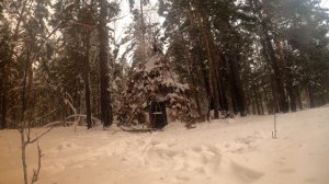 Вигвам-шалаш Укрытие в лесу Убежище от непогоды