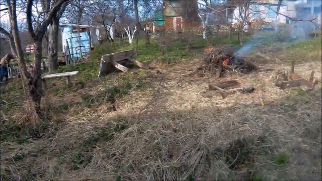 Приводим в порядок заброшенный дачный участок.Теперь я дачник.Сжечь всё да не пережечь
