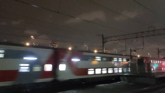 Электровоз ЭП20-059 с двухэтажный пассажирским поездом "Кавказ" смотреть онлайн