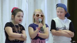 Поздравление первоклашек на последнем звонке в школе