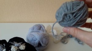 Варежки с вышивкой . Контрастная яркая вышивка.