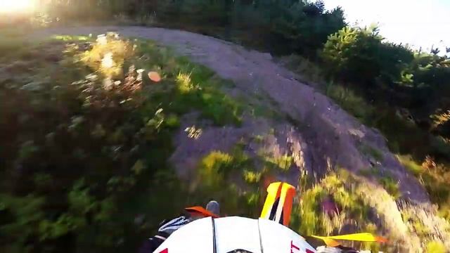 Хард эндуро, мотокросс, отжигаем на KTM, по лесу на полном ходу смотреть онлайн