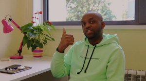 Ebii Dennis/педагог английского языка BROSKO JUNIOR