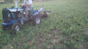 пахота самодельным минитрактором. вспашка