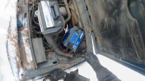 Lada VAZ 2104 Cold start attempt with five year old fuel