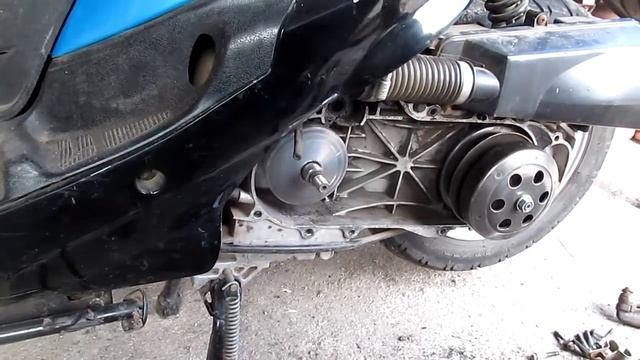 Замена ремня вариатора на китайском скутере Tiger-50 смотреть онлайн