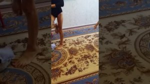 Танцуем ламбаду))) девочке 2 года.