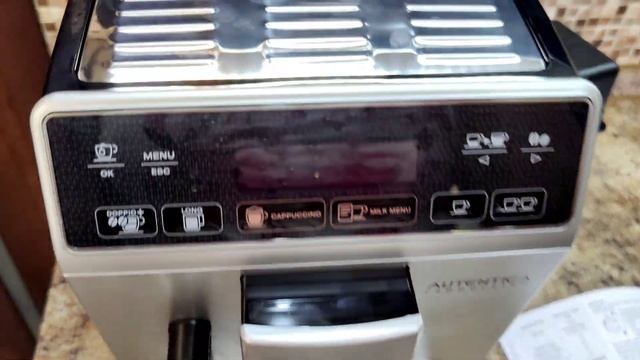 Наш новый кухонный помощник ?? Обзор кофемашины Delonghi Autentica Cap смотреть онлайн