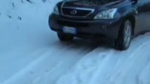 lexus rx400h on snow
