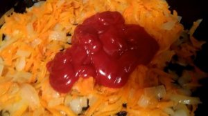 Жареный минтай в томатном соусе. Рыба тушеная с овощами.