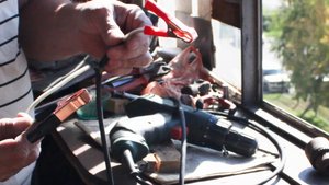 Шуруповерт-дрель для автомобильного аккумулятора.mp4