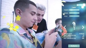 Влад А4 с друзьями играет в бассейне в телефон в свою новую игру / Новый челлендж 24 часа Влад А4