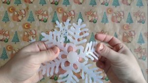 Как сделать снежинки из термоклея. DIY Лёгкая новогодняя поделка.