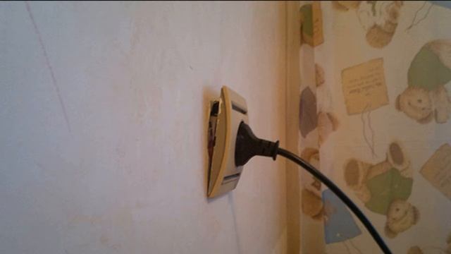 Искрит розетка: в чем причина и как избежать подобного смотреть онлайн