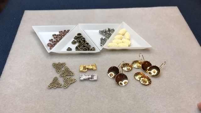 Шапочки для бусин, база для серёг, замки. Посылки с AliExpress. 24.03.2022. смотреть онлайн