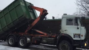 Вывоз и погрузка строительного мусора после демонтажа деревянного дома компанией ООО "ПрофСопСтрой"
