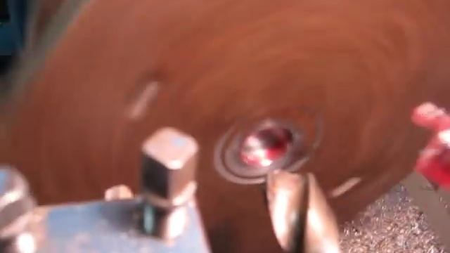 Как просверлить отверстие большого диаметра в толстой стальной плите?