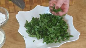 БЕЛЫЙ сливочный соус со щавелем / Вкусный соус к мясу курицы или к белой рыбе / Оригинальный рецепт