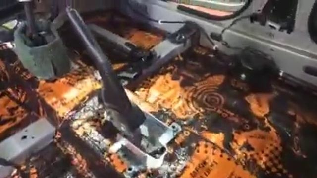 Наклеили виброизоляцию в Рено Дастер, способную поглощать множество возникающих вибраций смотреть онлайн