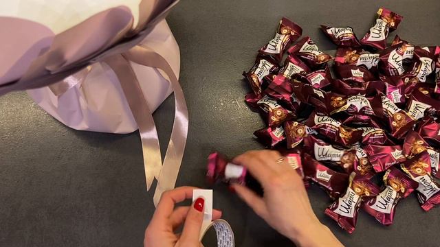 БУКЕТ ИЗ КОНФЕТ! Как Собрать БОЛЬШОЙ БУКЕТ на Каркасе! смотреть онлайн