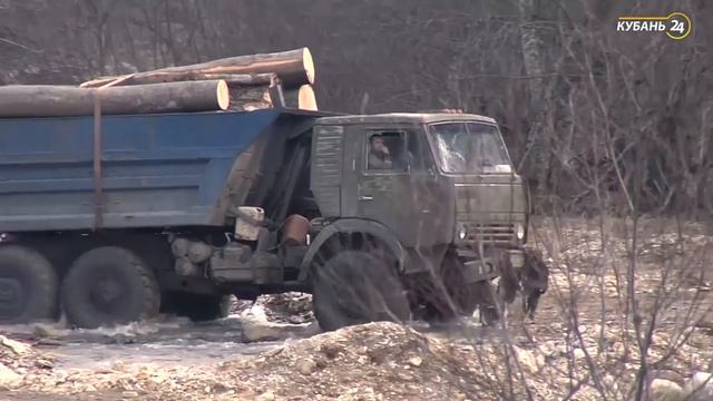 «Горячая линия». В Лабинском районе паводком смыло мост