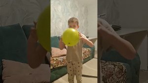 Дима за 50 секунд надул большой шарик.