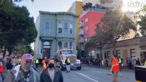 В Сан-Франциско 139-летний дом викторианской эпохи целиком перевезли на новое место