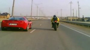 Махачкала - гонки Красный Chevrolet Corvette z06 vs Suzuki Gsx-r 750