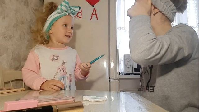 Моя сестра делает мне макияж!Всё пошло не по плану... Испортила кожу...