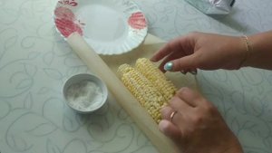 Хватит варить кукурузу! Готовлю её в микроволновке за 10 минут, вкусно, хоть тарелку грызи!